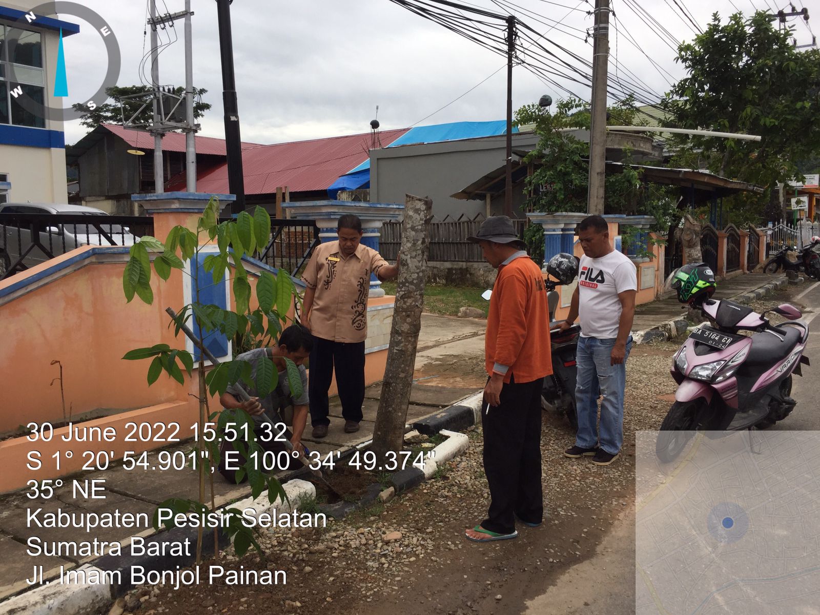 Penggantian Taman Jalan depan Dinas Kearsipan dan Perpustakaan